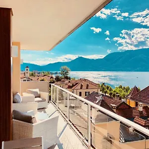 Apartment Attico Palazzo Di Vetro, Luino